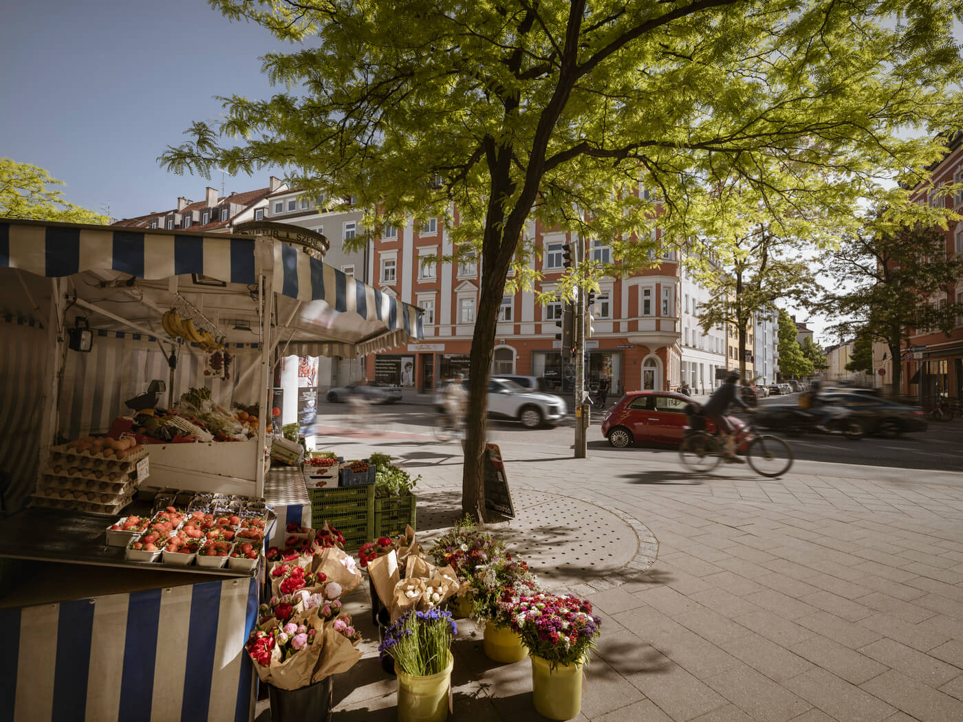 Wochenmarkt in Untergiesing nahe dem Neubauprojekt Haus Claude
