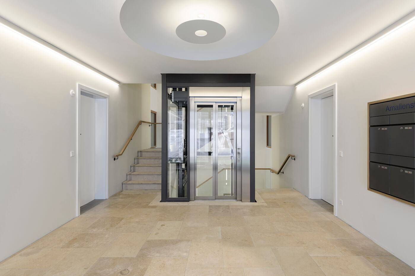 Foyer des Innenhof-Ensemble Amalie zur Miete in der Maxvorstadt