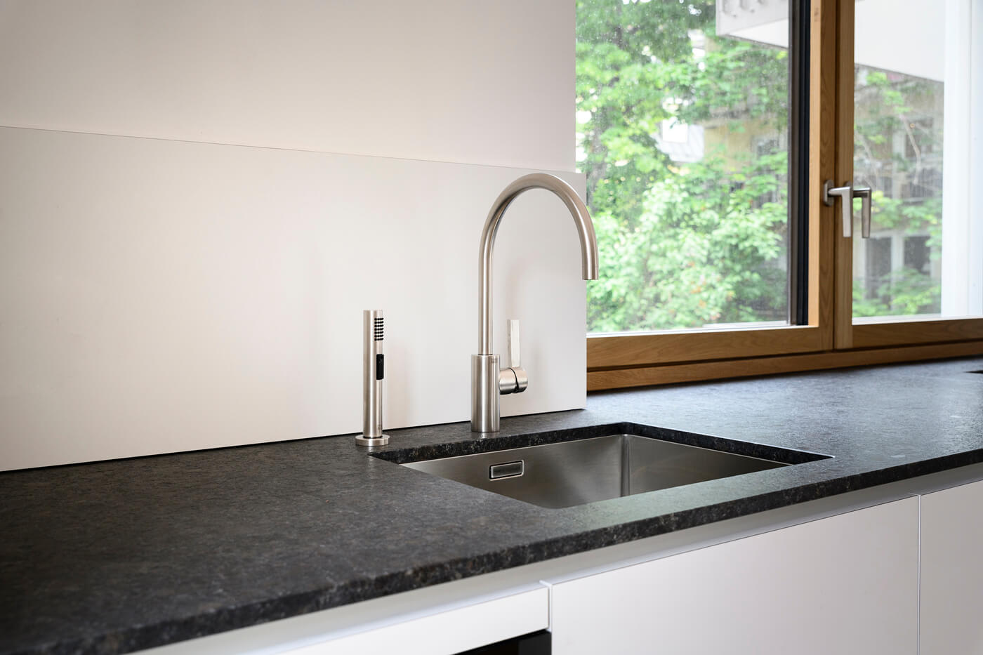 Einbauküche einer Mietwohnung in der Amalie.