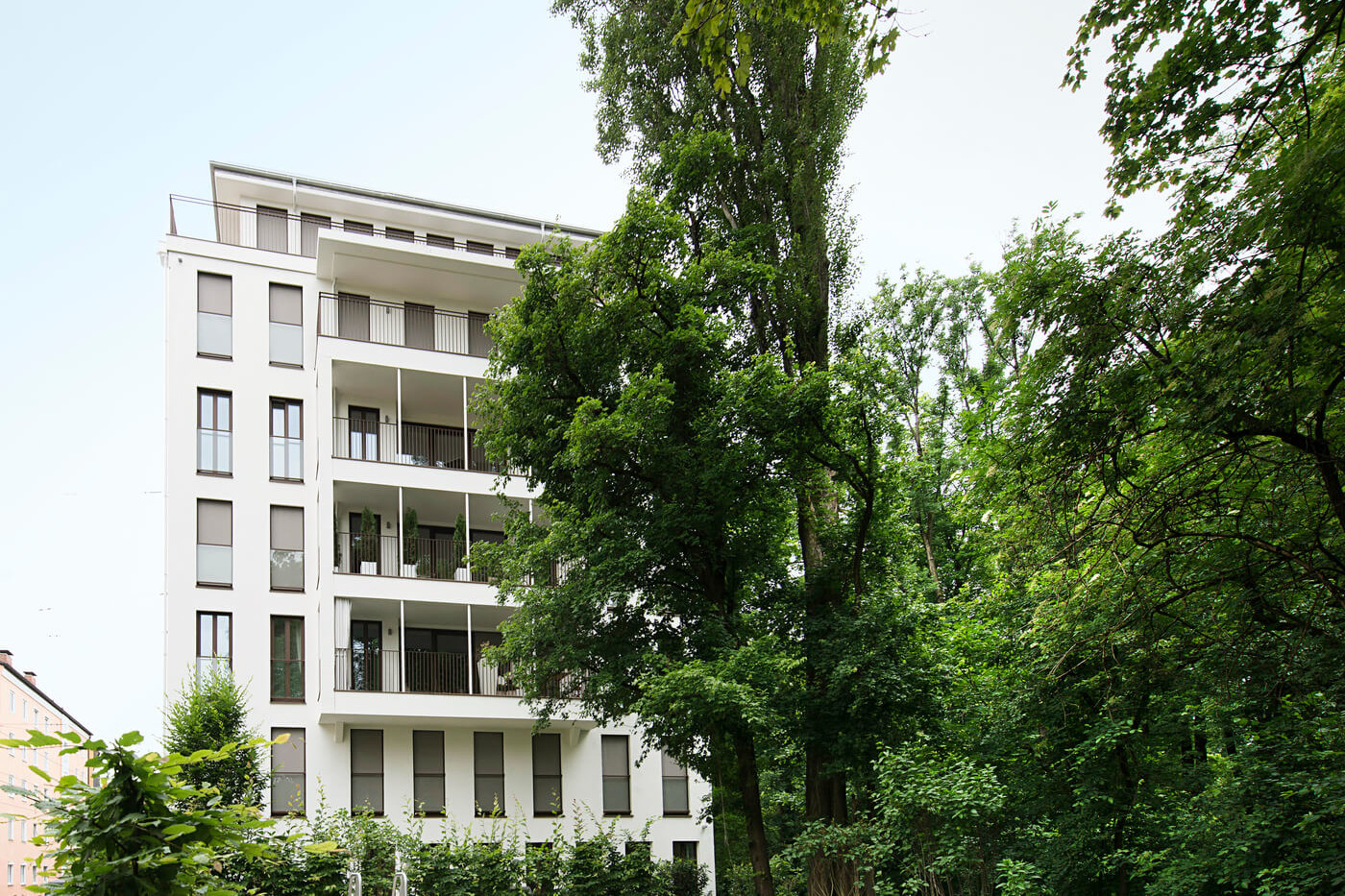 Nahaufnahme der Fassade O61 in der Oettingenstraße