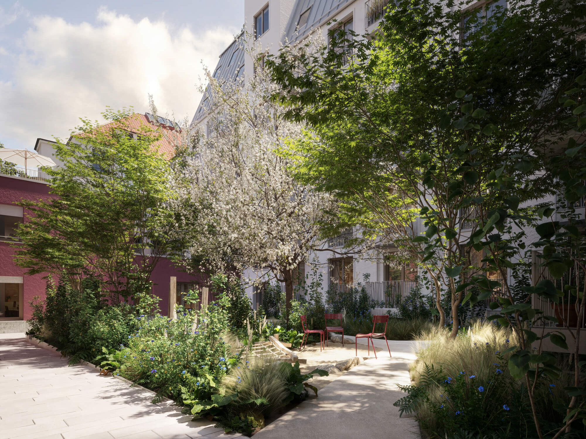 Gartenhof mit Bepflanzung und Sitzplätzen im Neubau Haus Claude in Untergiesing