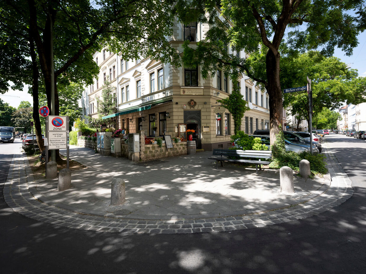 Cafe im St.-Vinzenz-Viertel in München