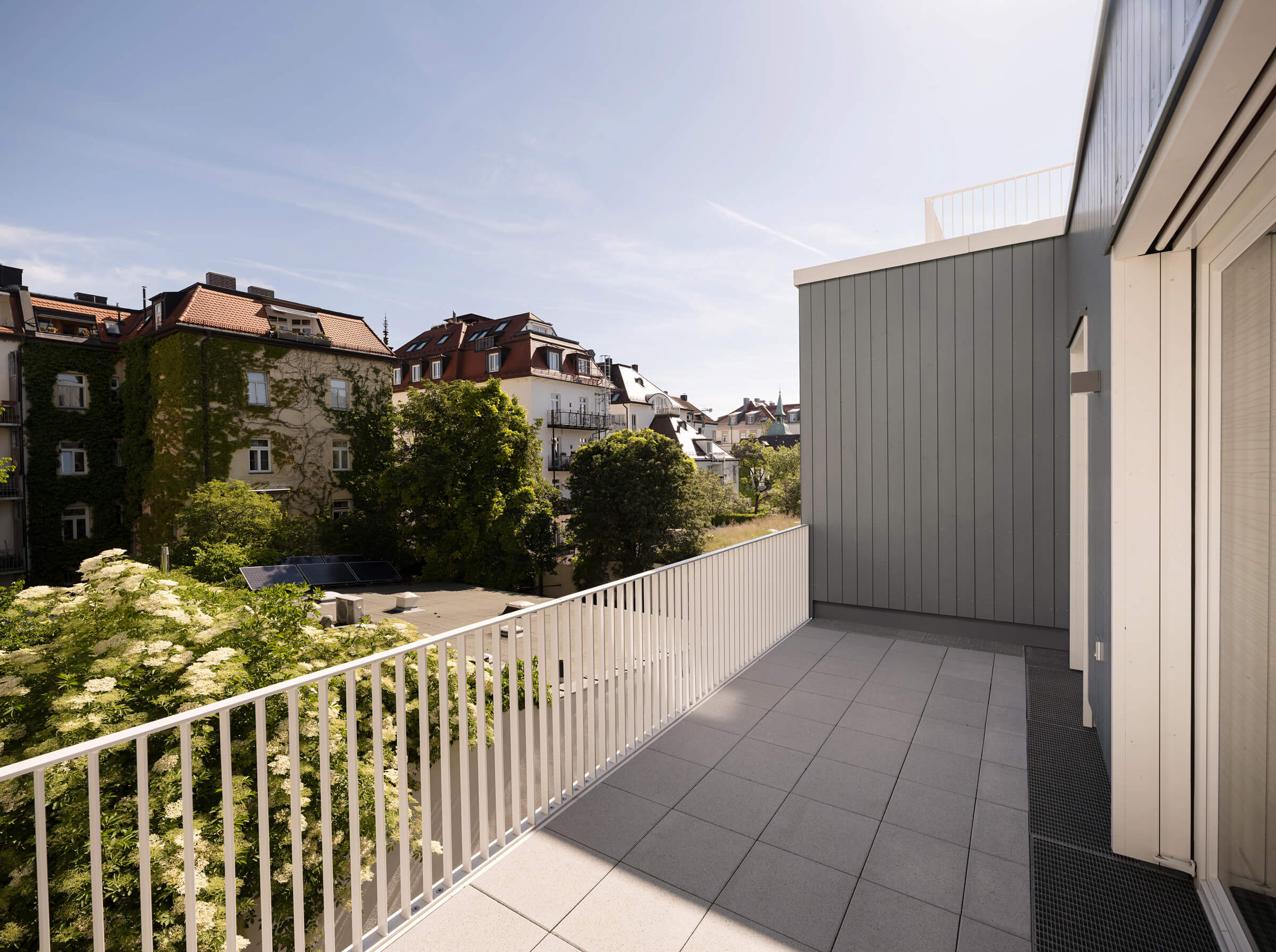 Balkon der Wohnung H.17 im Neubau VINZENT in München-Neuhausen