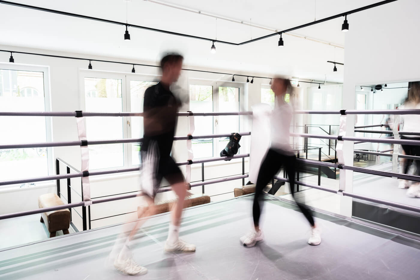 Boxclan Studio im Neubau Van B München mit Boxring und Trainingseinheit