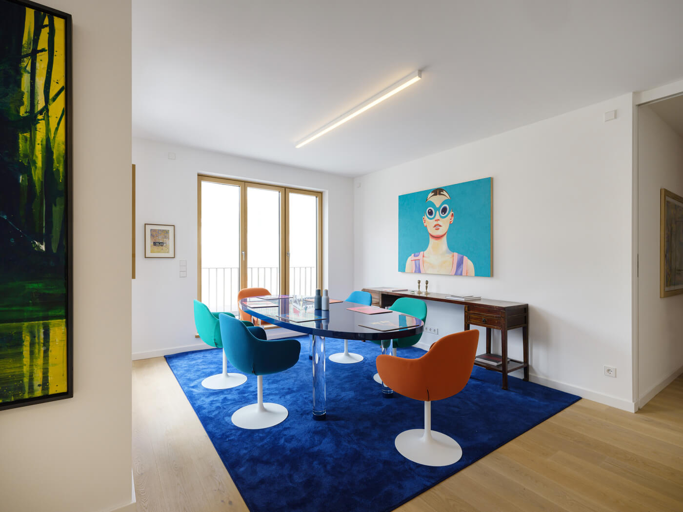 Essbereich der Mietwohnung W.1.6 in dem Neubau-Ensemble Amalie in München-Schwabing.