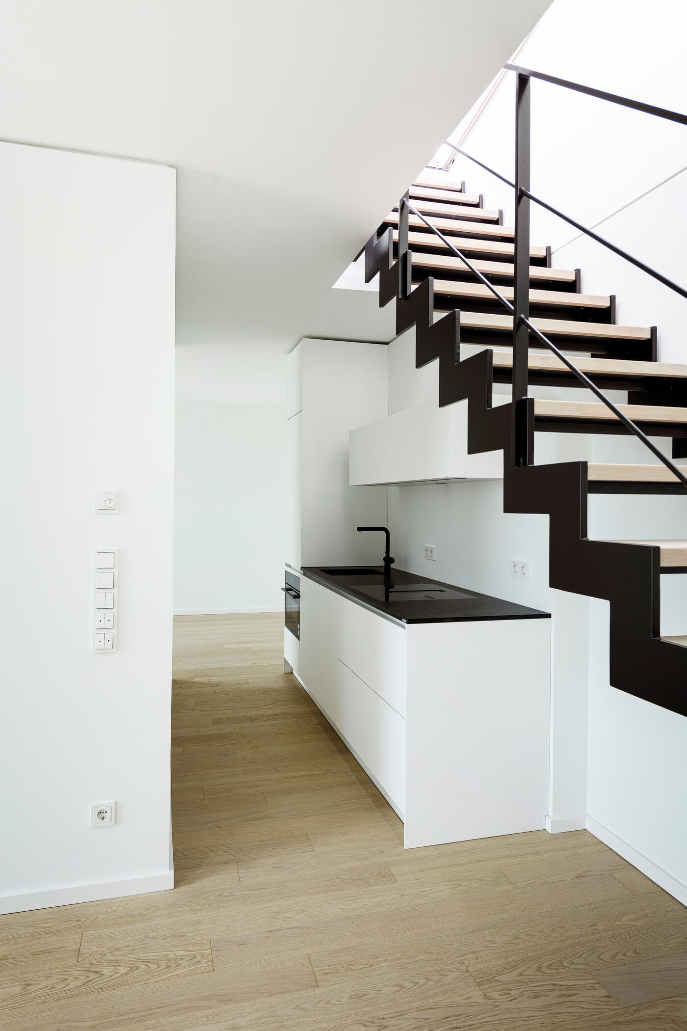 Penthouse im Neubauprojekt Van B Schwabing mit privater Treppe zur Dachterrasse