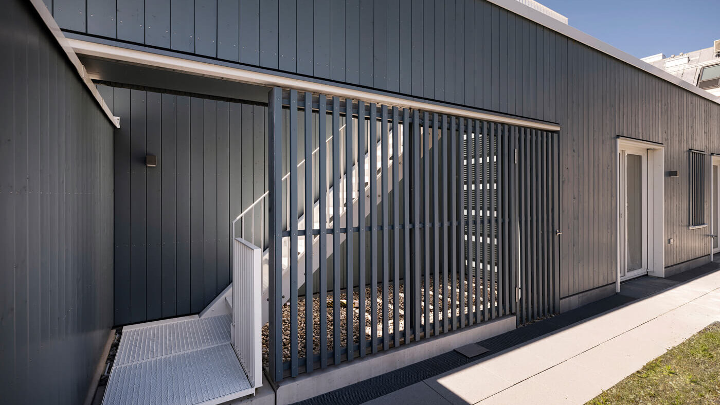 Treppe zum Dachgarten des Penthouses H.25 im Neubau VINZENT, München Neuhausen