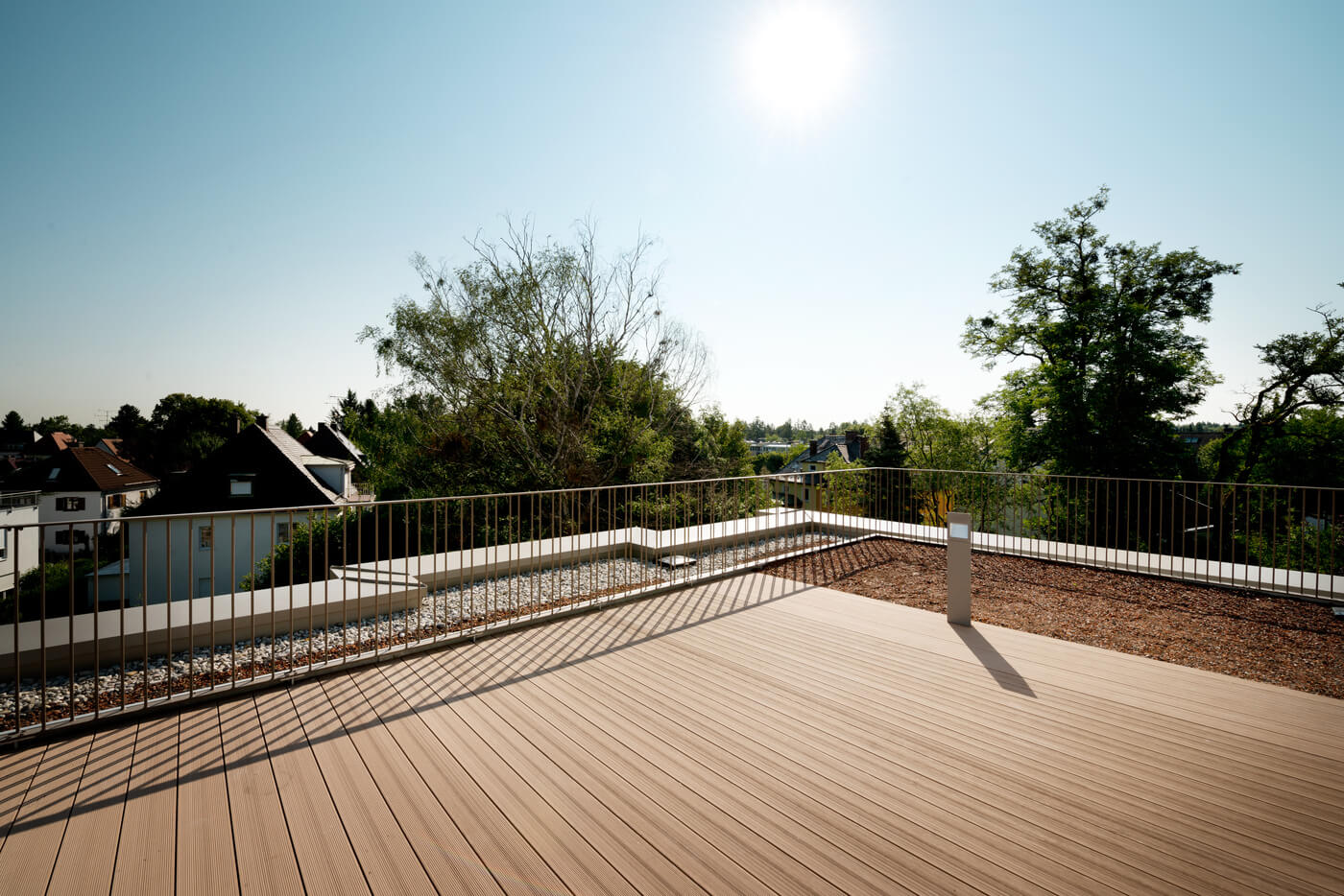 Eine Treppe führt bei den Penthouse-Wohnungen in SAM31 zum privaten Dachgarten.