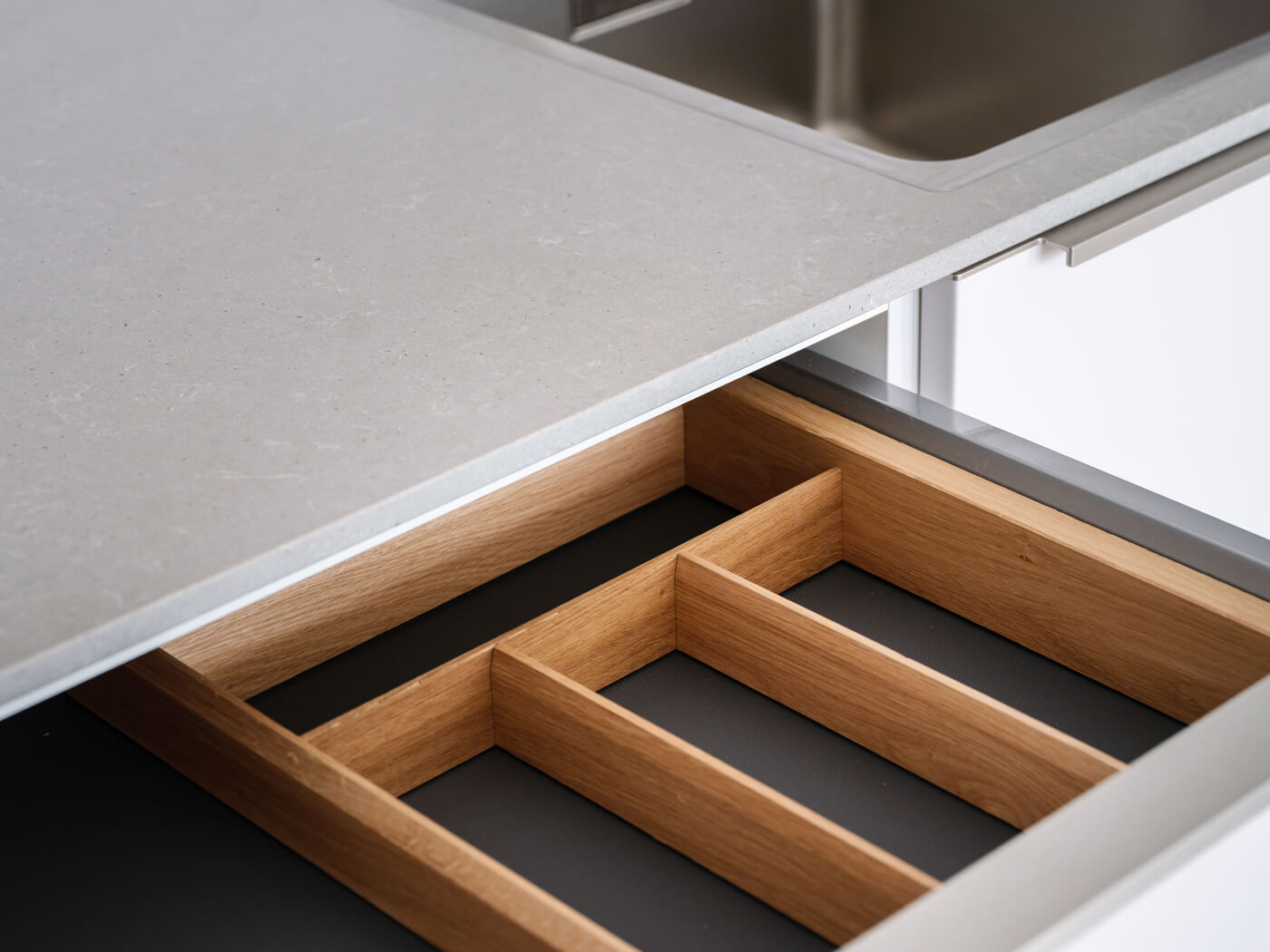 Detail der Einbauküche im  Van B Flat in Mücnhen-Schwabing