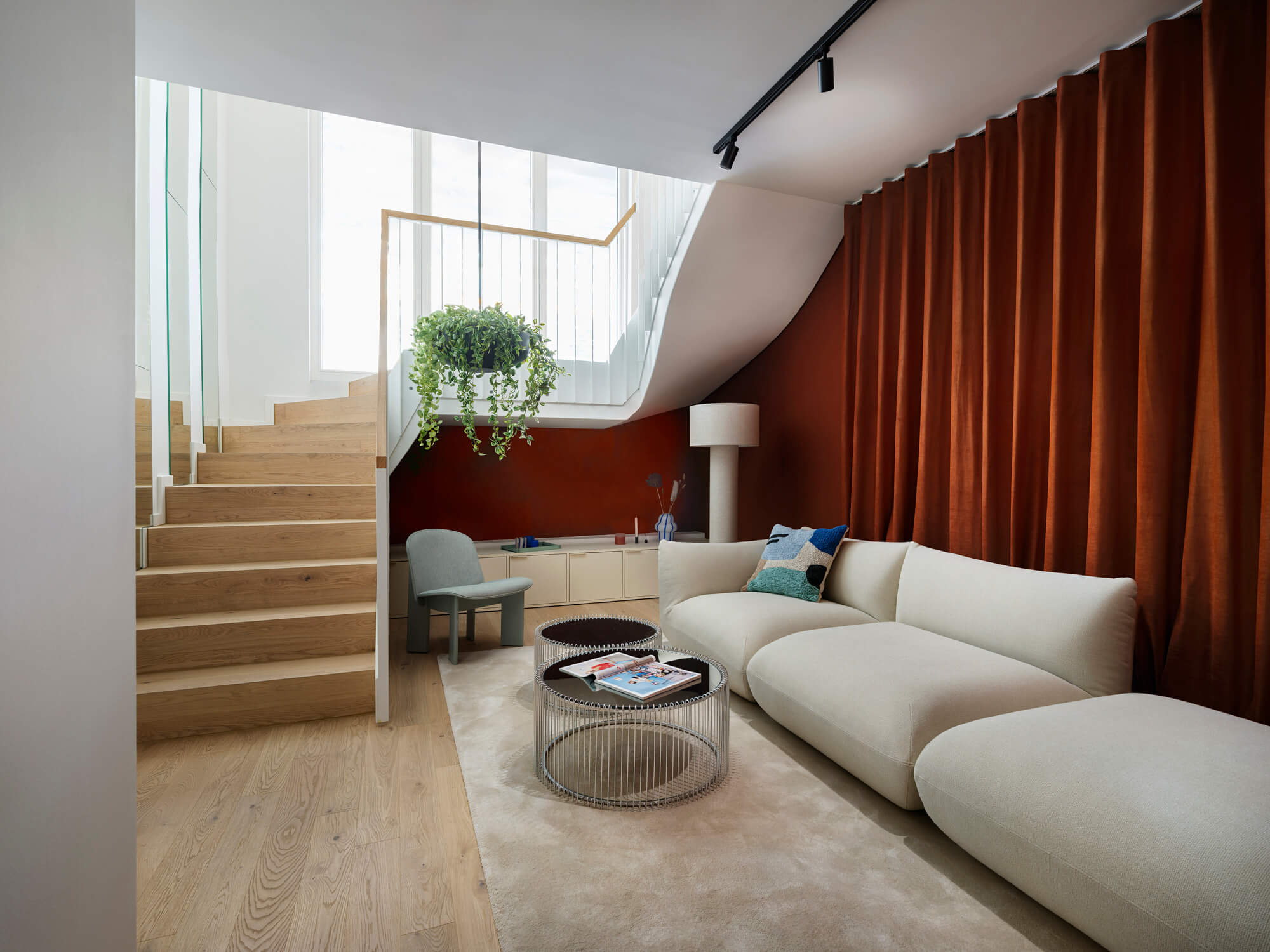Living Bereich der VINZENT Musterwohnung by Interior Designer Sebastian Zenker