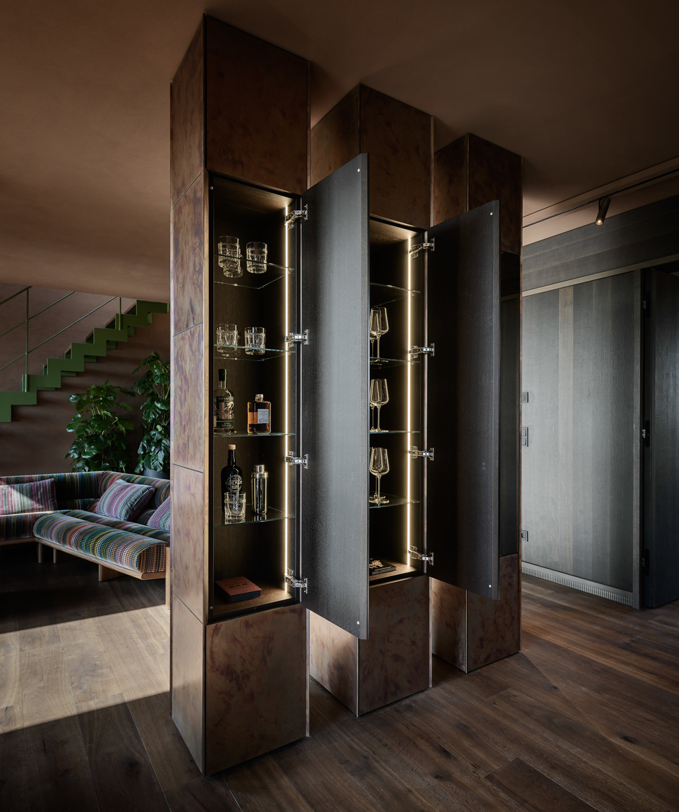 Van B Holzrausch Edition Weinschrank