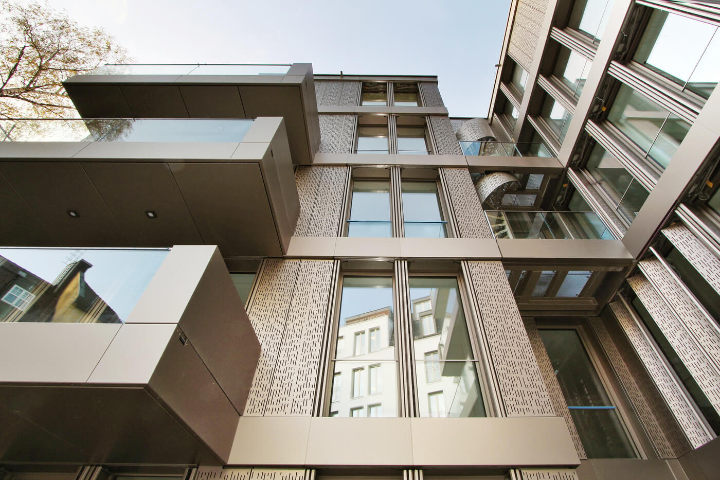 Nahaufnahme der Fassade von T19