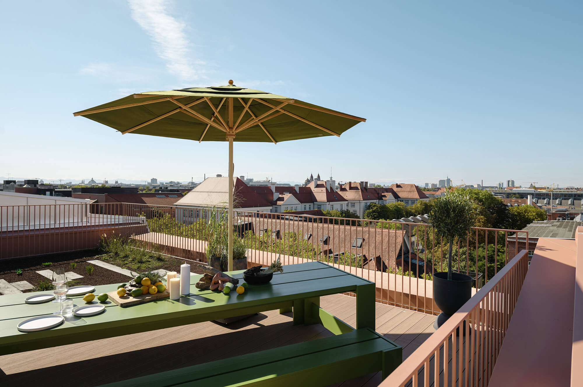 Dachterrasse im Neubauprojekt Van B - Holzrausch Edition in München-Schwabingg