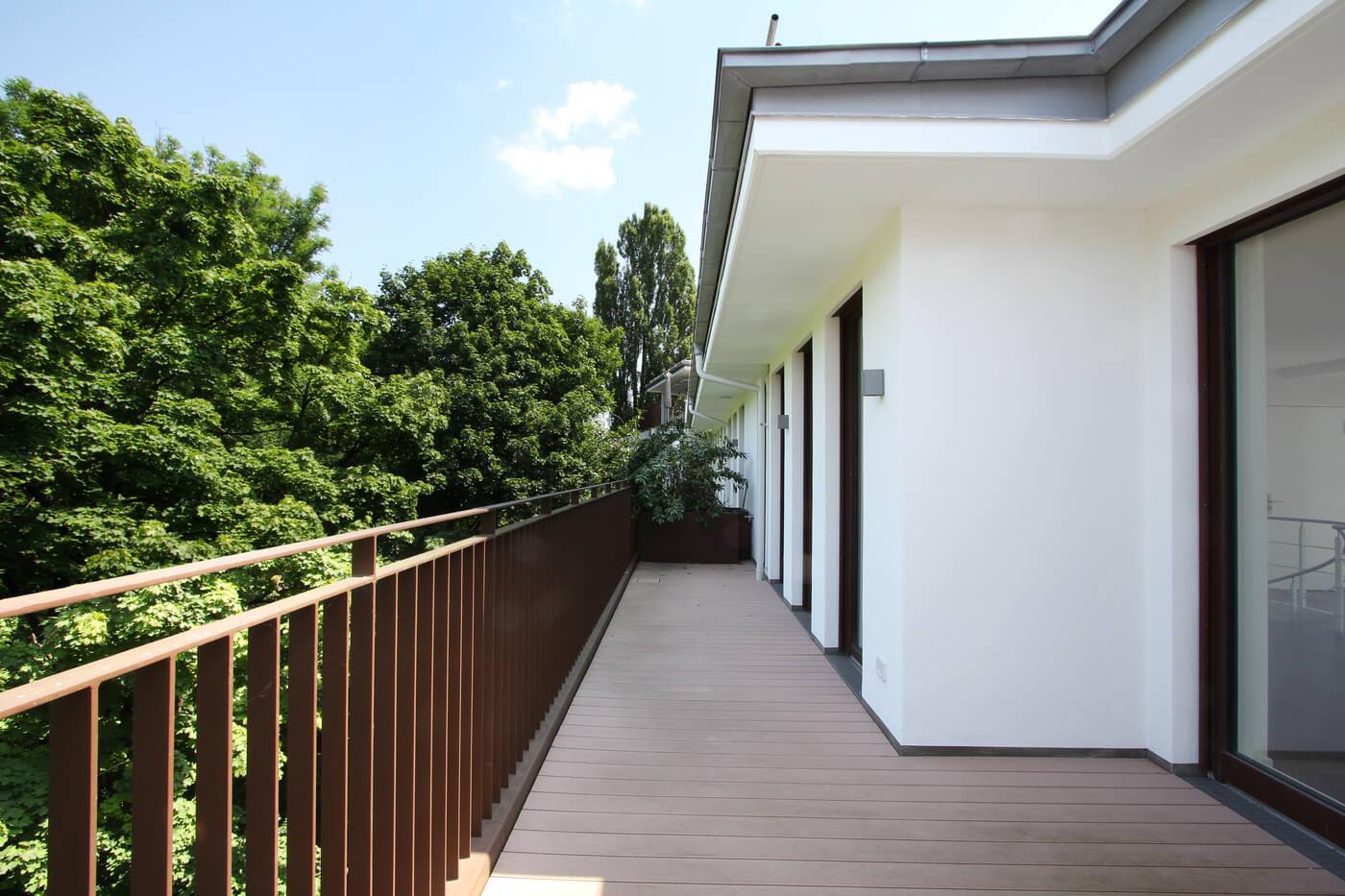 Terrasse mit Blick auf den Eisbach in der O61