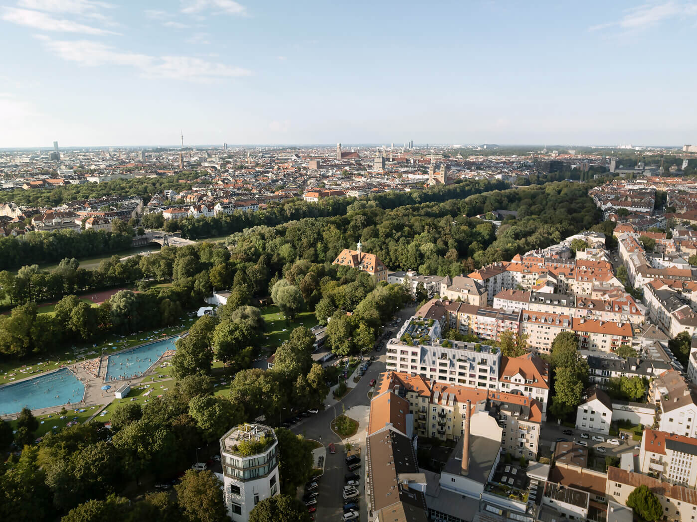 Panorama mit Wohngebiet und Schyrenbad am Neubau Haus Claude in Untergiesing