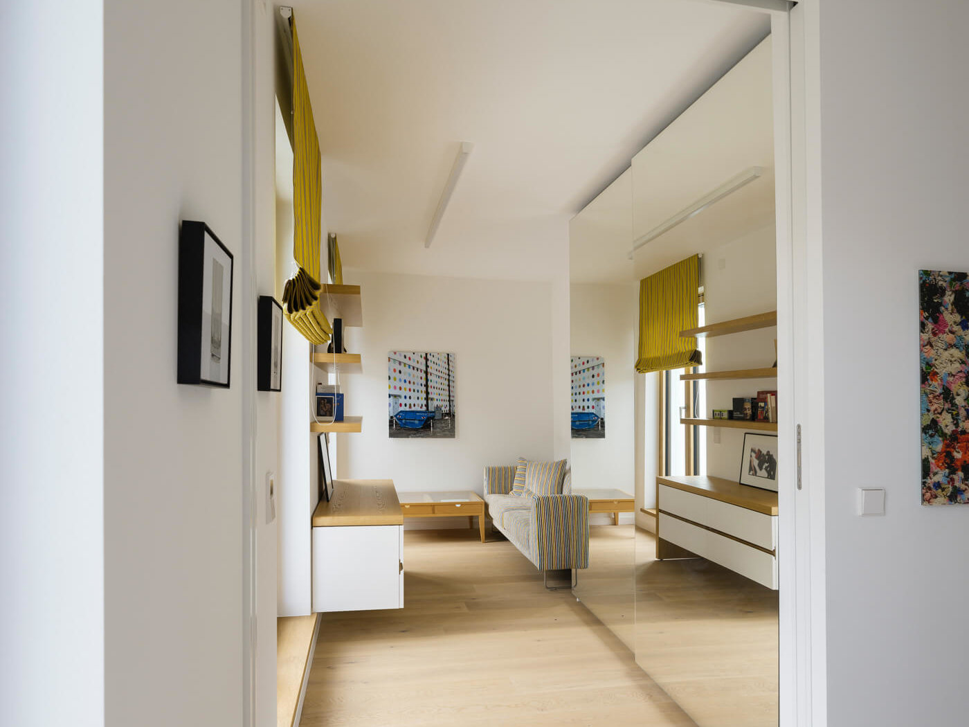 Ankleide der Mietwohnung W.1.6 in dem Neubau-Ensemble Amalie in München-Schwabing.