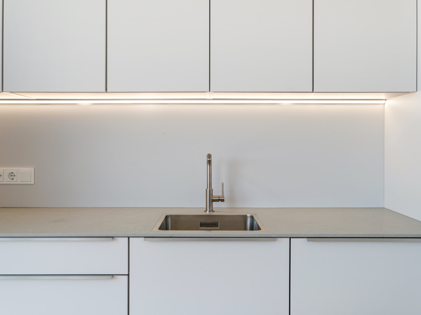 Einbauküche der zum Kauf stehenden Flat F.121 im Neubauprojekt Van B in Schwabing