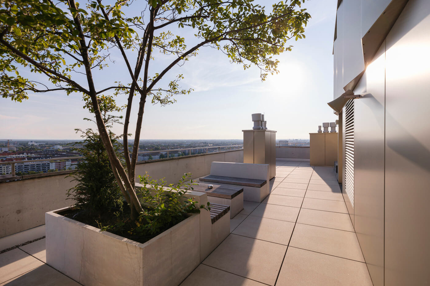 Dachterrasse des Neubauprojekt FRIENDS Tower in München am Hirschgarten
