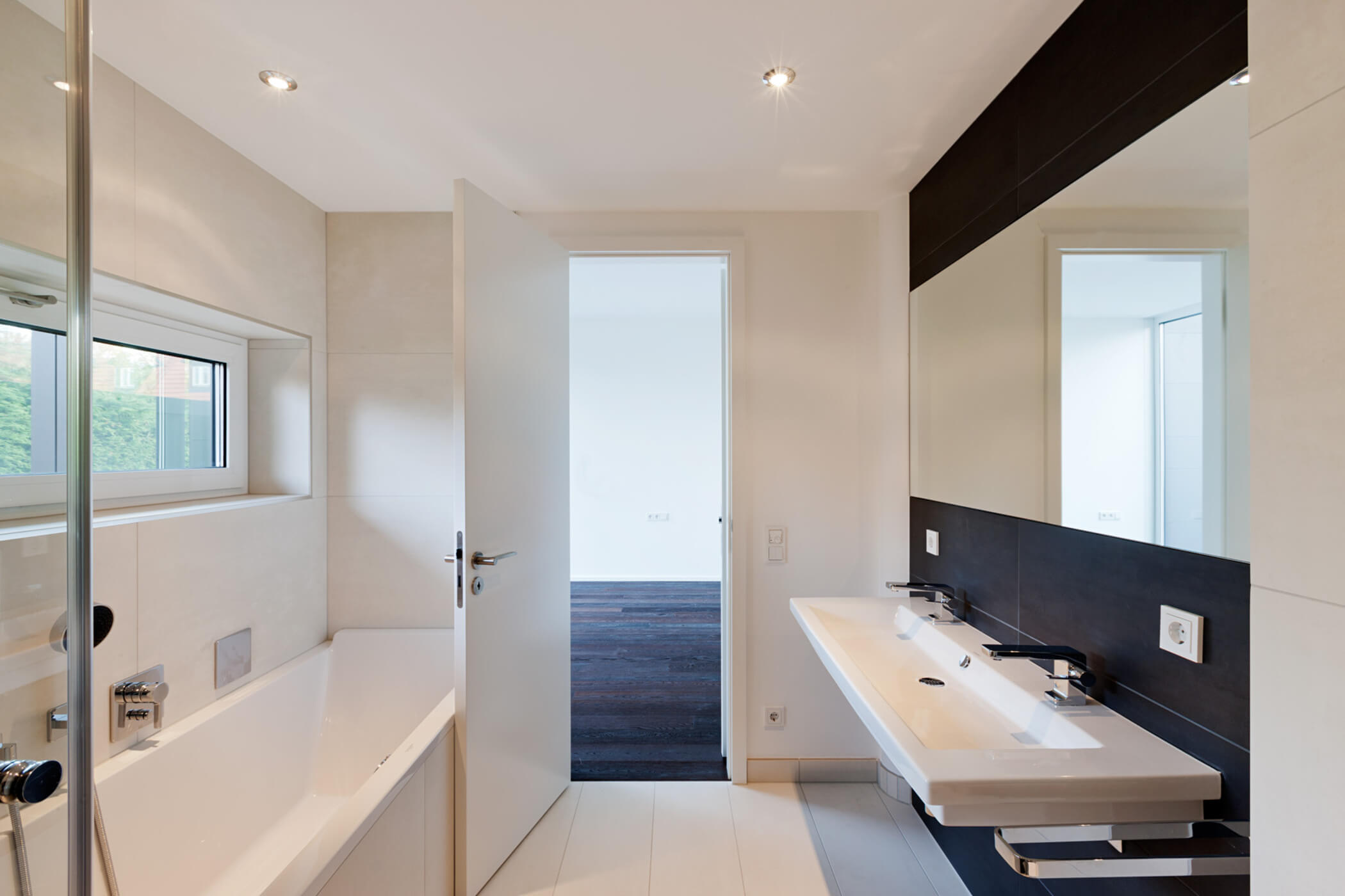 Bad einer Eigentumswohnung in der Osterwaldstraße