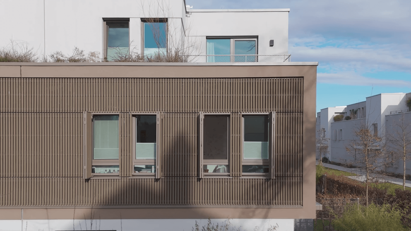 Fassadenansicht einer LAGOM Doppelhaushälfte in Herrsching am Ammersee