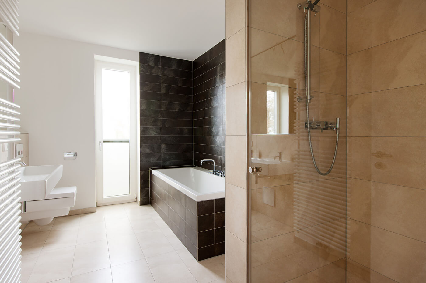 Bad einer Eigentumswohnung in der Mozartstraße