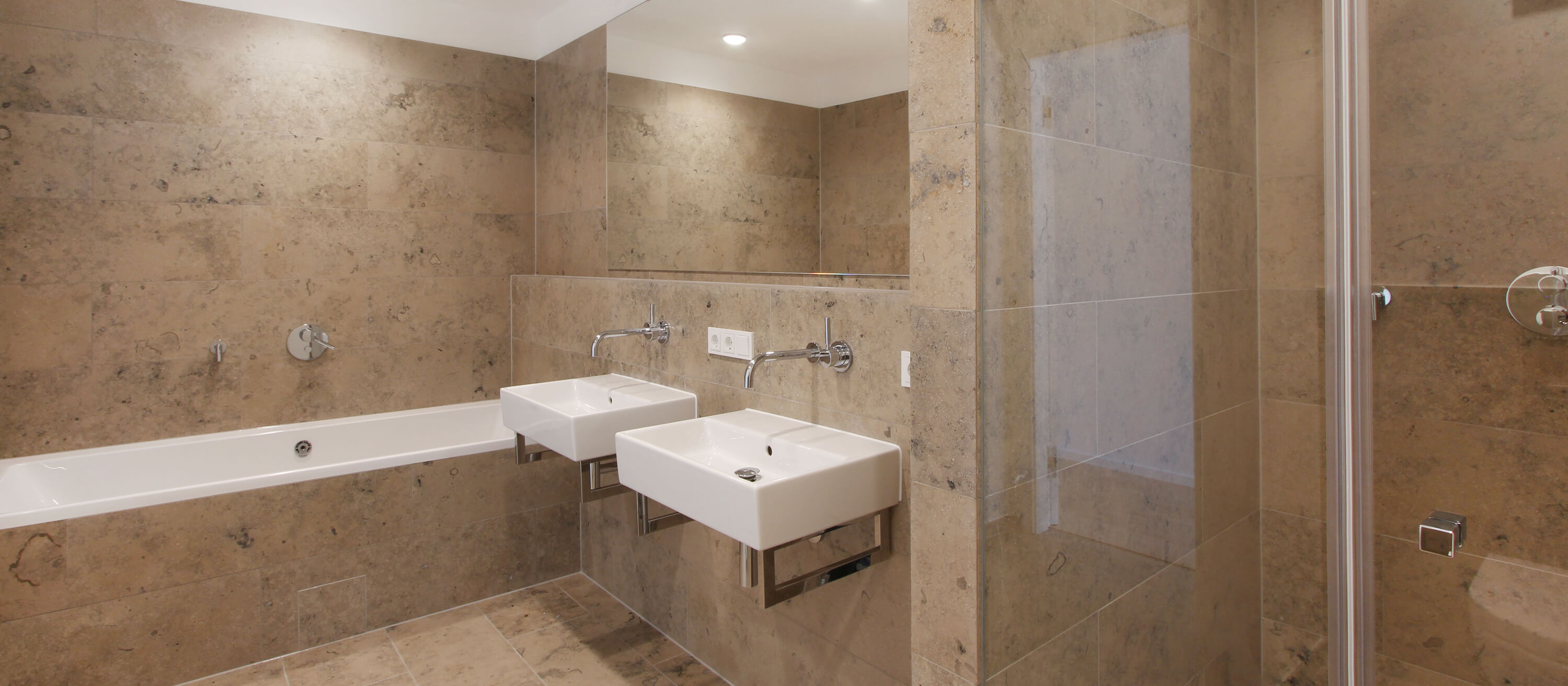 Bad einer Eigentumswohnung in der Merzstraße