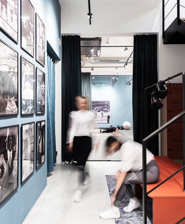 Trainingsbereich des Boxclan Studios Fotowand im Neubau Van B in München