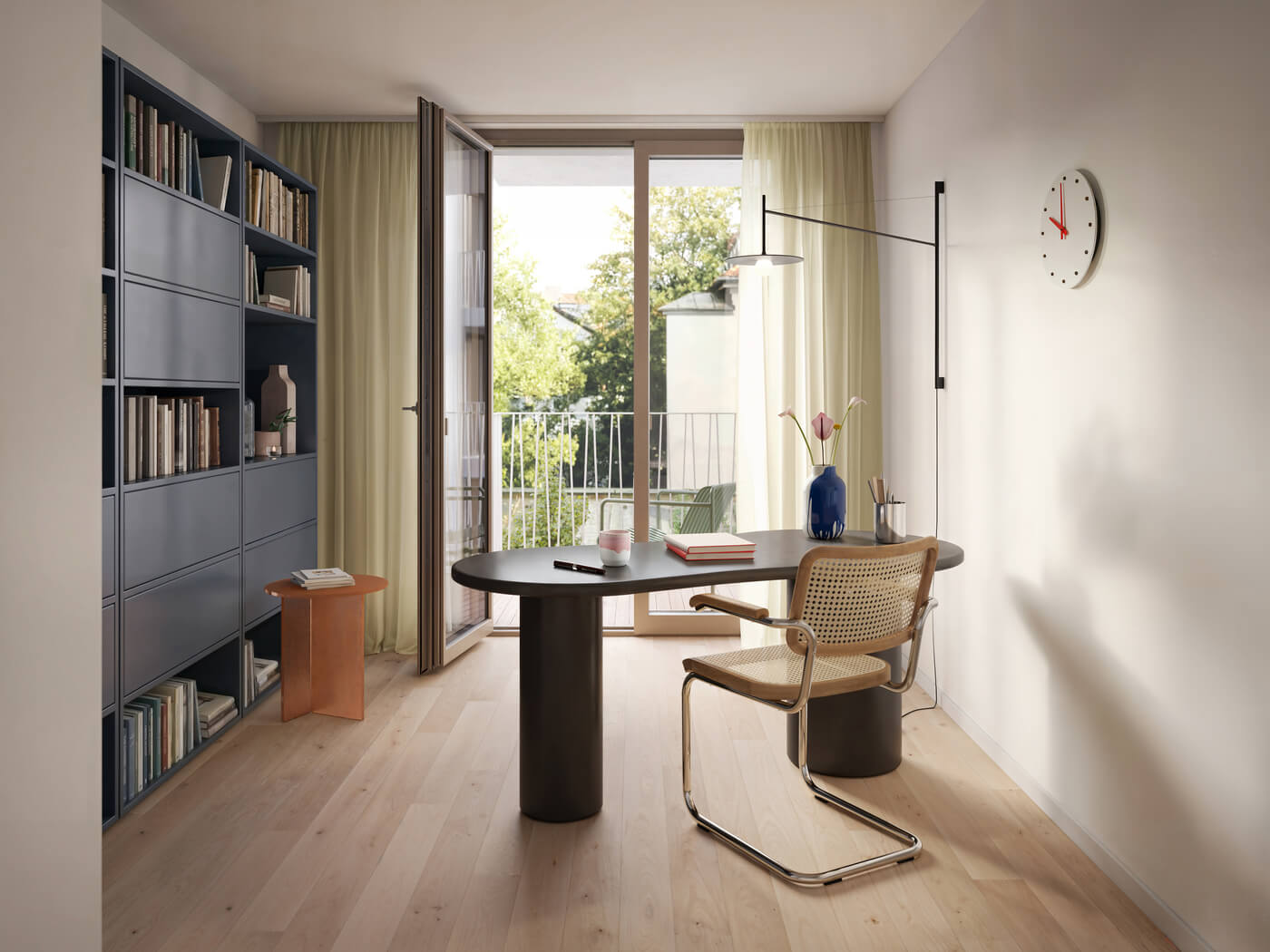 Arbeitszimmer mit Balkonzugang im Neubauprojekt Haus Claude München-Untergiesing