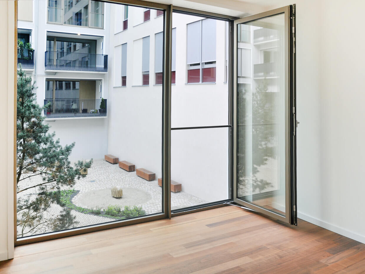 Zimmer mit Blick auf Innenhof in Wohnung A4.45 im Neubau Hofstatt, München