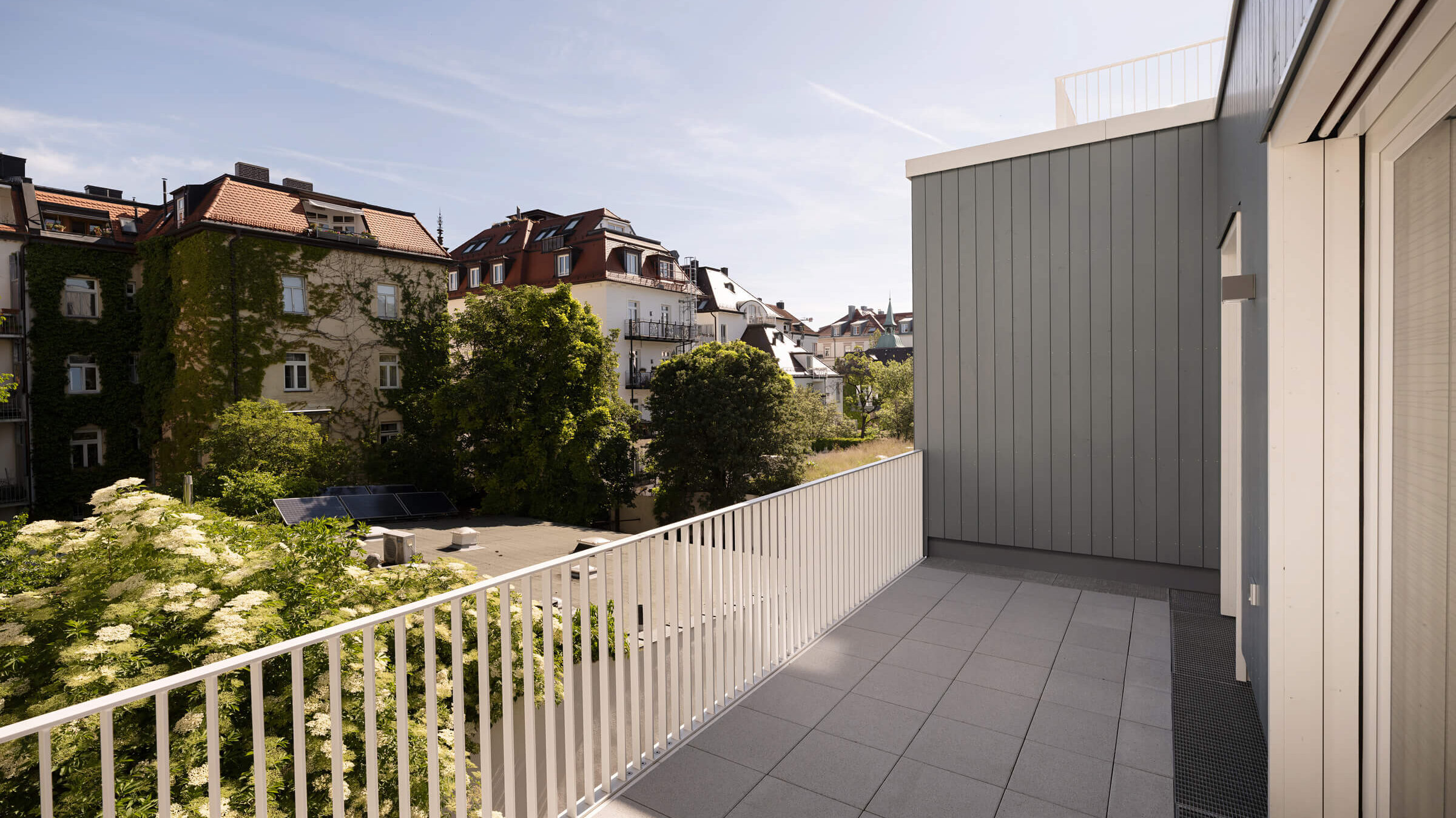 Balkon der Wohnung H.17 im Neubau VINZENT in München-Neuhausen