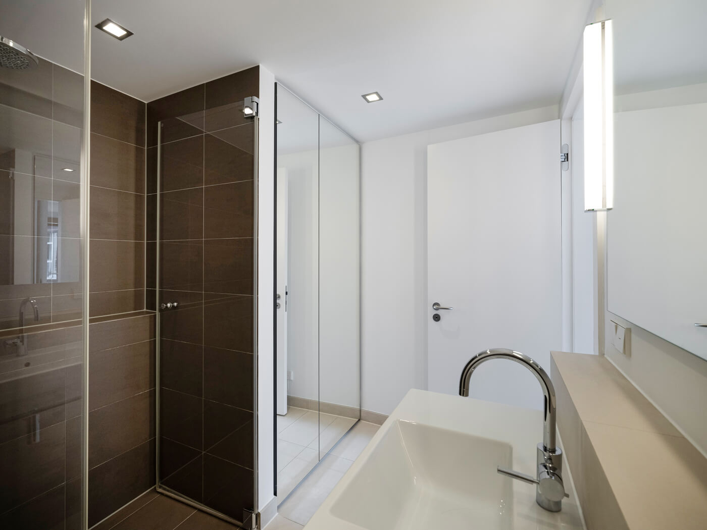 Bad mit Dusche, Waschbecken, Hofstatt Mietwohnung München Altstadt