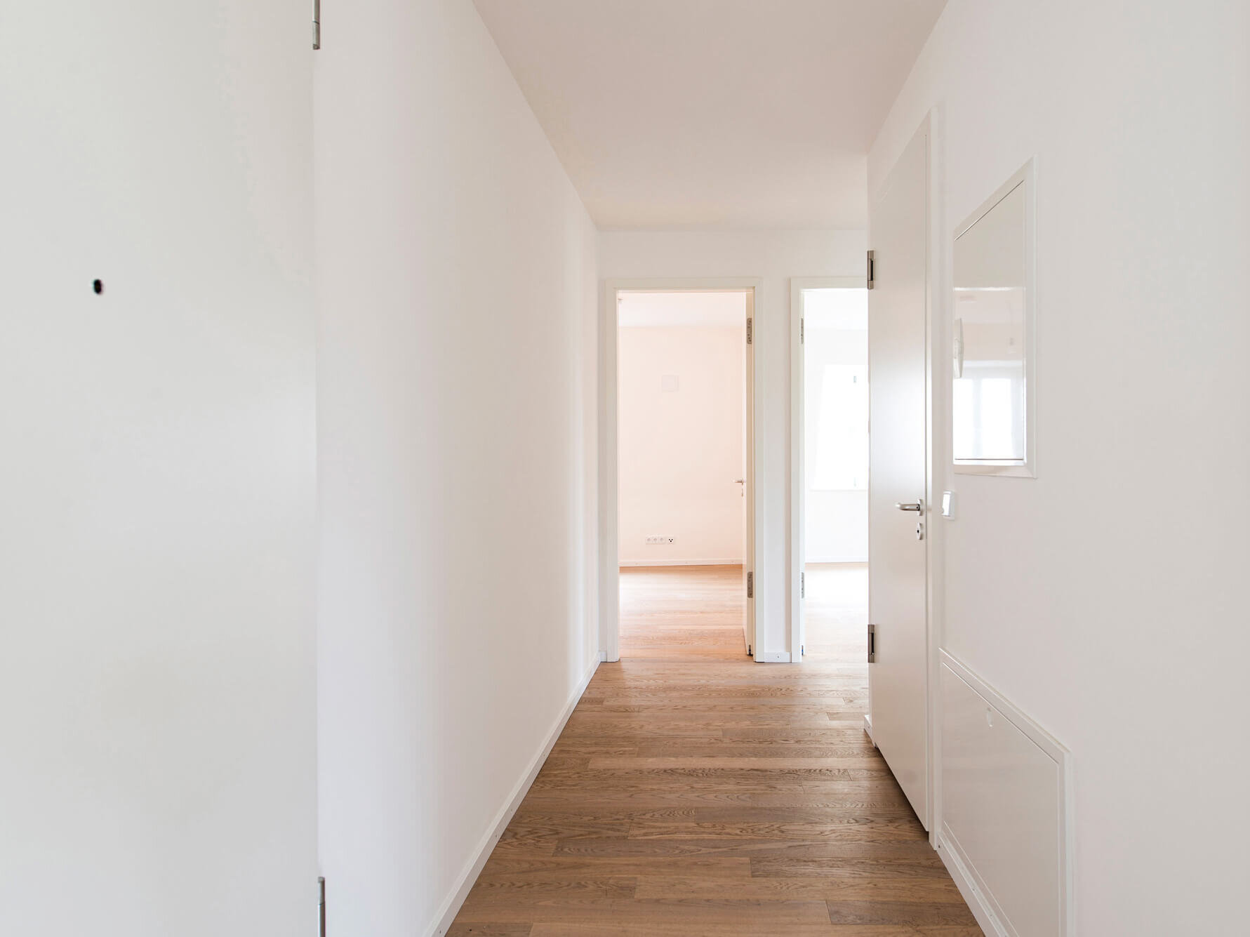 Flur der 3-Zimmer-Miet-Wohnung W.16 in der I69 in München Bogenhausen 