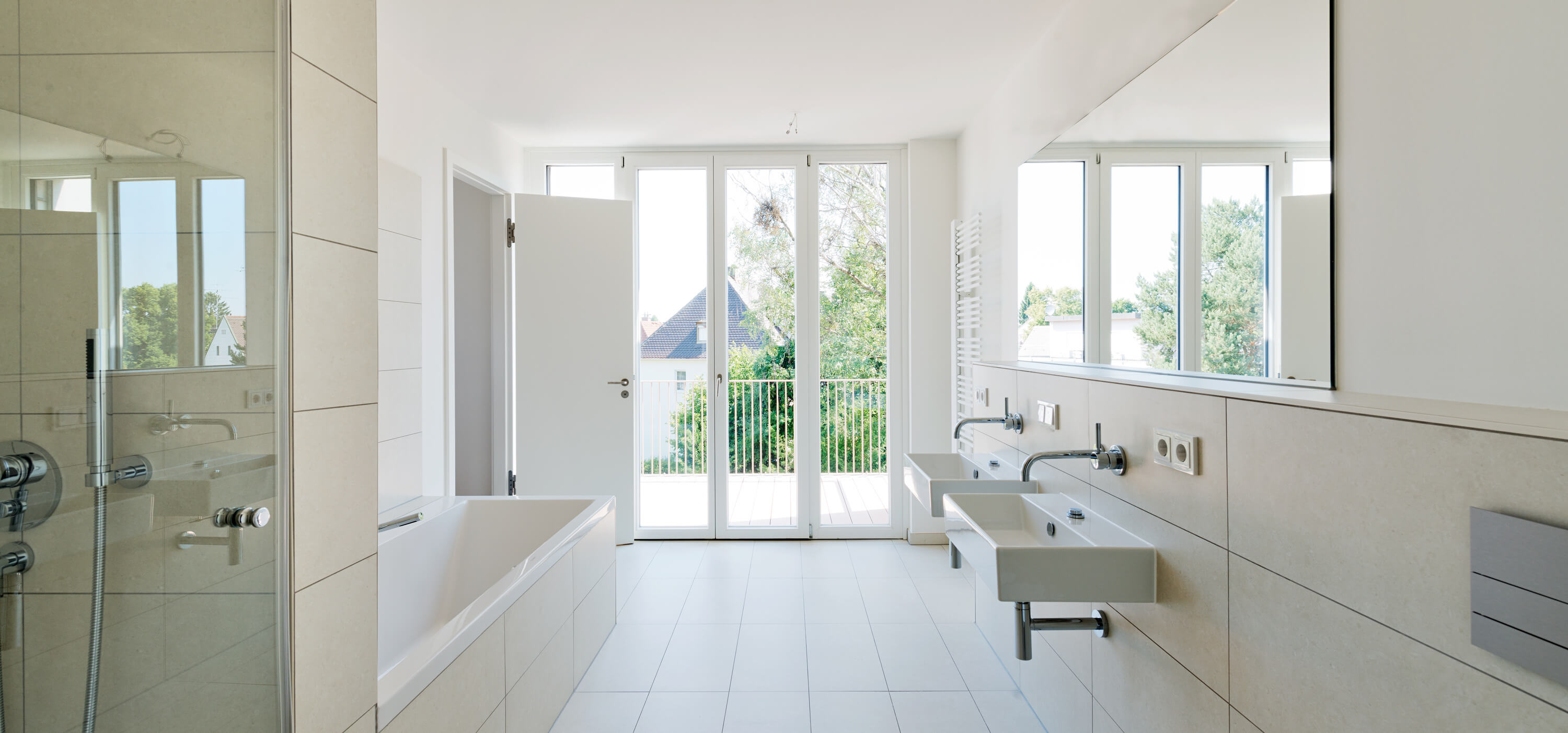 Alle Wohnungen in der Sankt-Magnus-Straße 31 in München verfügen über ein Masterbad mit einer Designer Ausstattung.