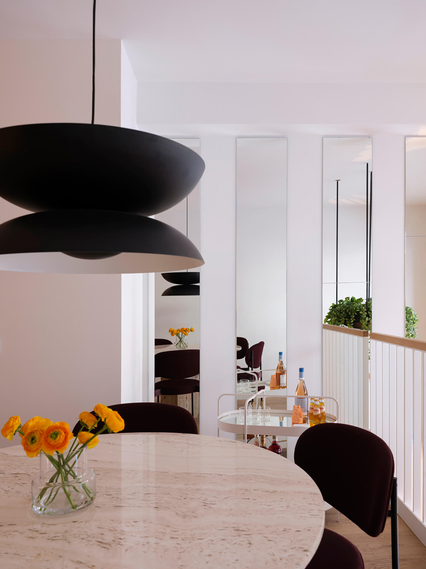 Innenansicht der Musterwohnung im Neubauprojekt VINZENT in München-Neuhausen mit modernem Interieur und stilvoller Einrichtung