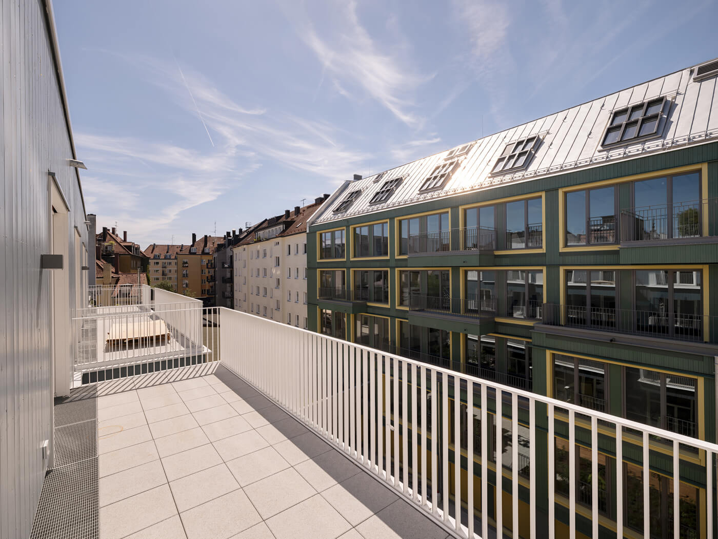 Balkon der Dachgeschosswohnung H.26 im Neubau VINZENT, München-Neuhausen