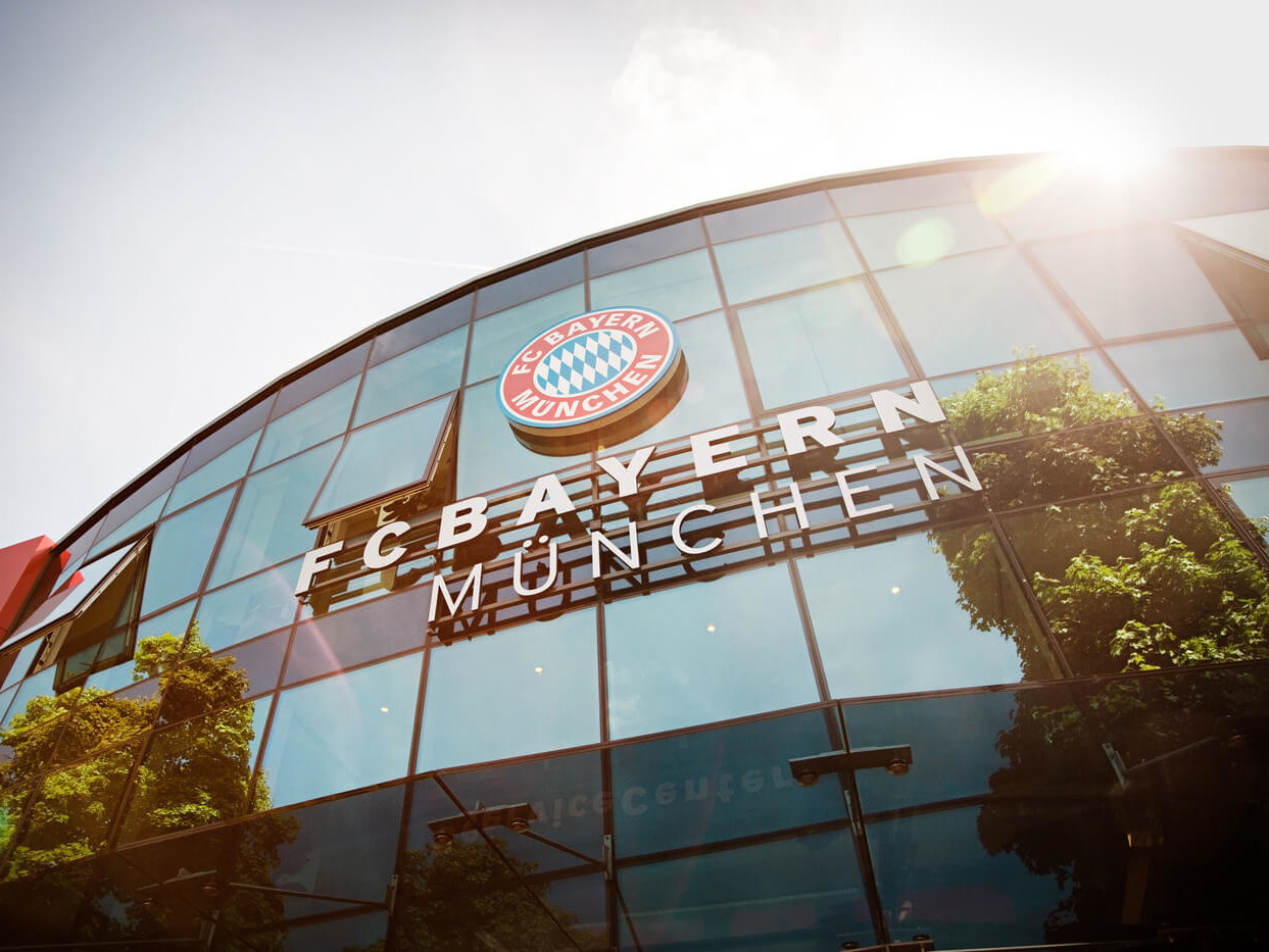 Die Geschäftsstelle des FC Bayern befindet sich in der Nähe der Sankt-Magnus-Straße in München