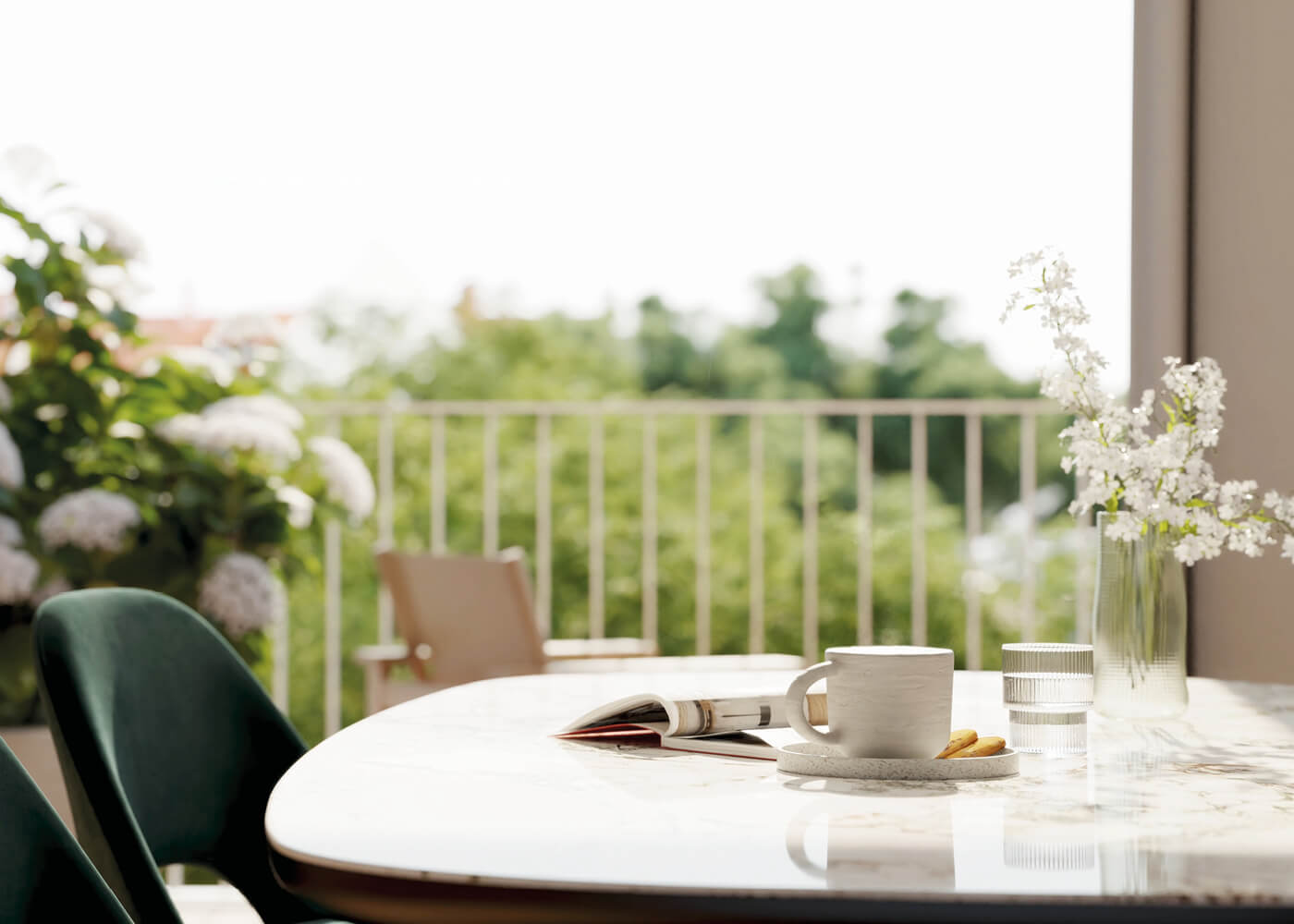 Essbereich mit Balkon in Wohnung H.26 im Neubau VINZENT, München Neuhausen