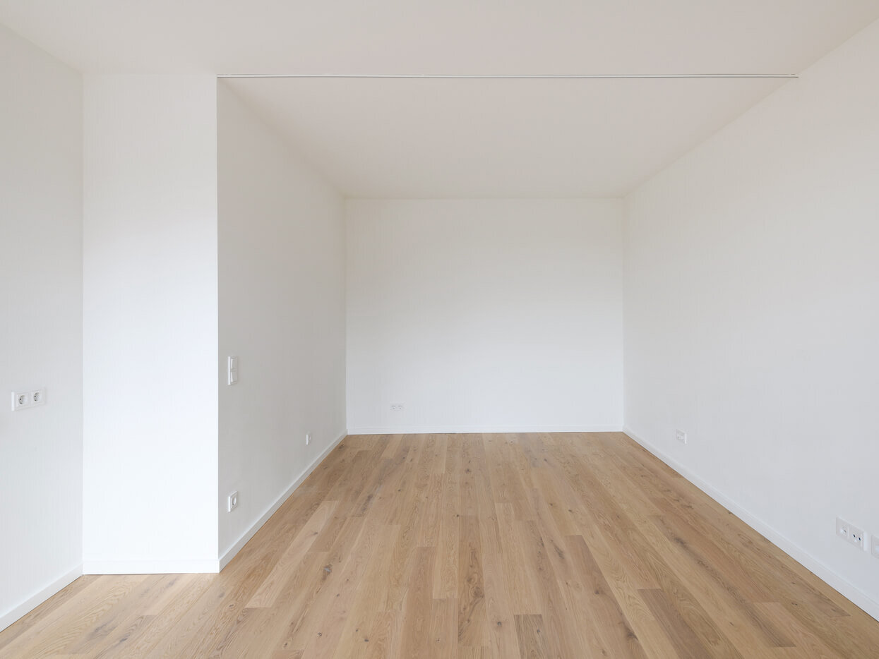 Schlafzimmer mit Holzboden in Wohnung D22 im Kupa Wohnquartier, München Pasing