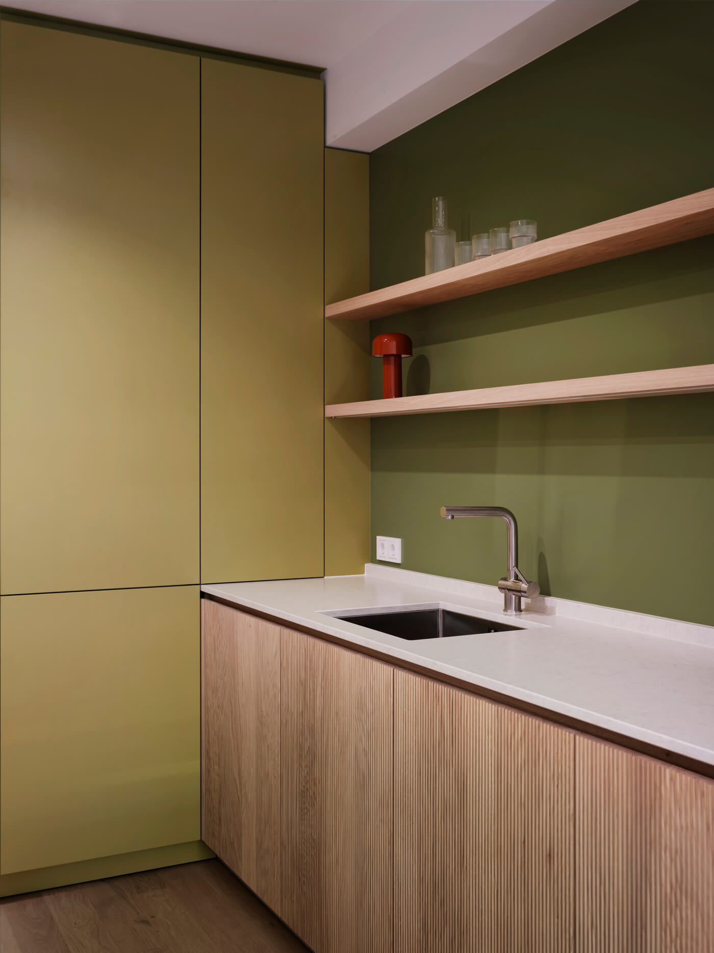 Einbauküche in der Musterwohnung im Neubauprojekt VINZENT in München-Neuhausen