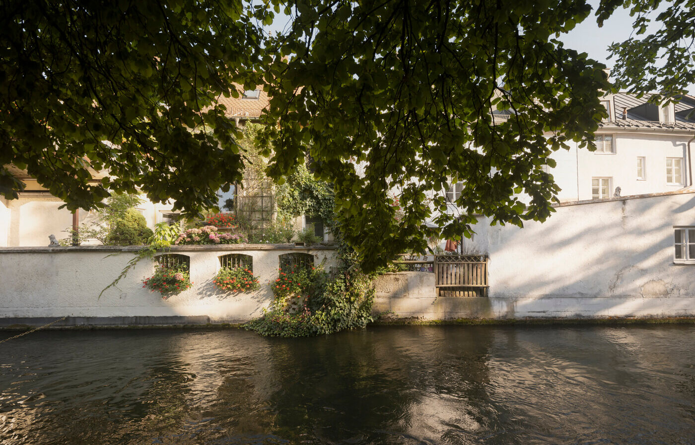 Auermühlbach in München-Untergiesing nahe dem Neubauprojekt Haus Claude