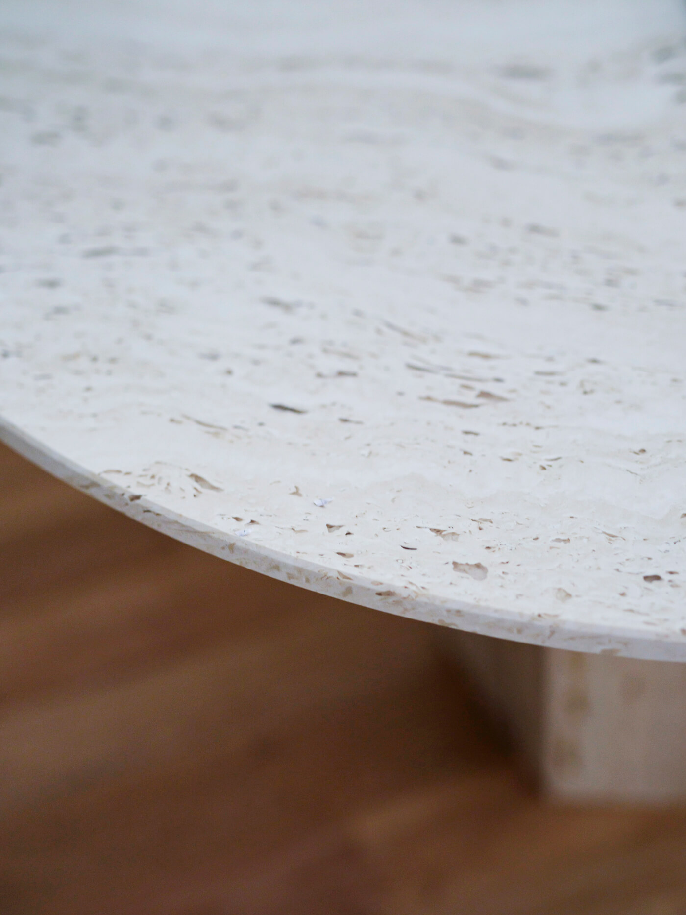 Epic Dining Table von GUBI in der Musterwohnung im Neubauprojekt VINZENT in München-Neuhausen